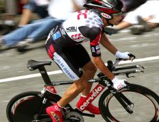 DWG带队取胜！，浓眉哥重要时刻出色防守观众掌声雷动