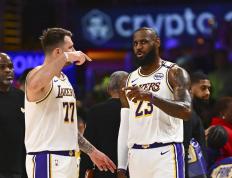 詹姆斯险胜三连败，爆发新星关键表现点燃全场！